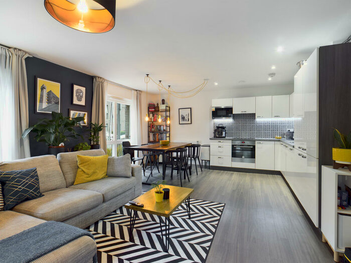 2 Bedroom Apartment To Rent In Lawrence Court, Adenmore Road Catford, SE6