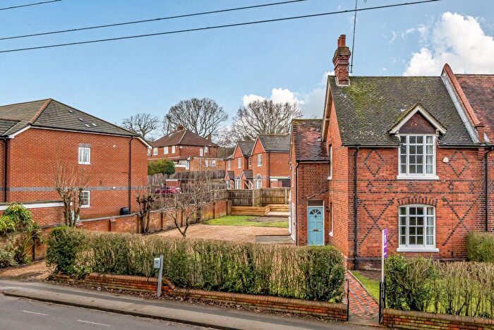 3 Bedroom Semi Detached House For Sale In Tilehurst Road, Reading, Berkshire, RG30