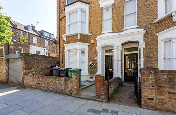 2 Bedroom Flat For Sale In Roderick Road, London, NW3