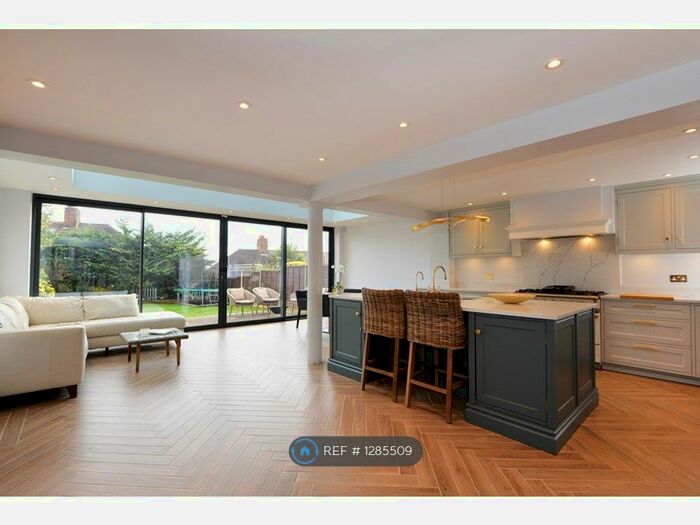 5 Bedroom Semi-Detached House To Rent In Linden Road, London, N10
