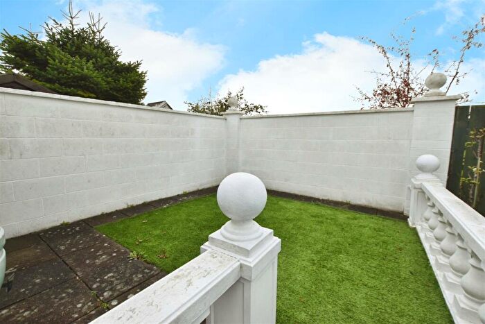 2 Bedroom Semi-Detached Bungalow For Sale In Normanton Rise, Hull, HU4