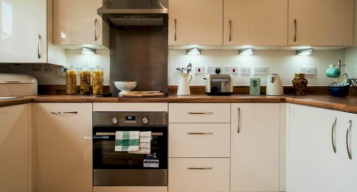 3 Bedroom Semi-detached House To Rent In Millfields, Birmingham, B71