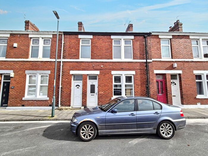 3 Bedroom Flat To Rent In Breamish Street, Jarrow, NE32