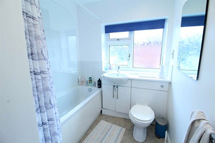2 Bedroom End Of Terrace House To Rent In **£pppw Excluding Bills** Abbey Bridge, Lenton, NG7