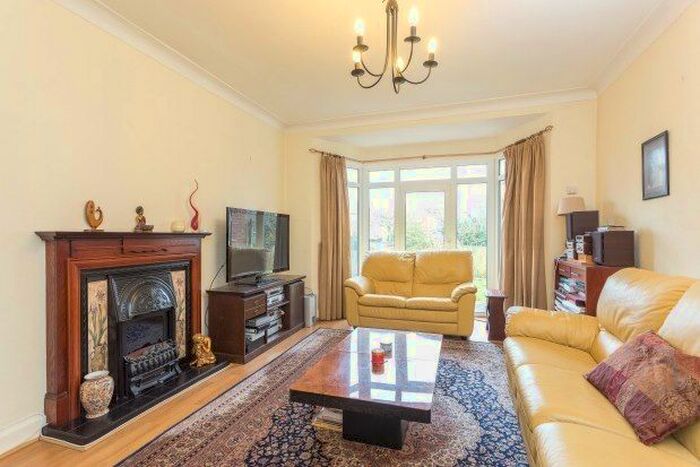 4 Bedroom Property To Rent In High Road, Woodford Green IG8