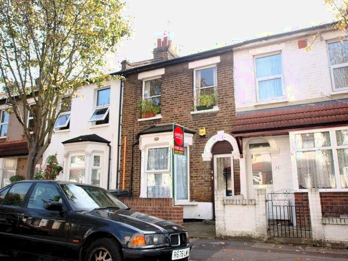 1 Bedroom Flat To Rent In Melford Road, Walthamstow, London, E17