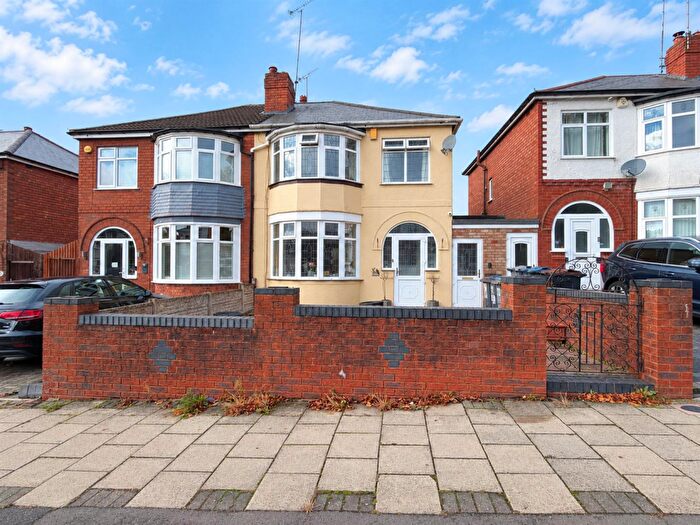 3 Bedroom Semi Detached House For Sale In White Road, Quinton, Birmingham, B32