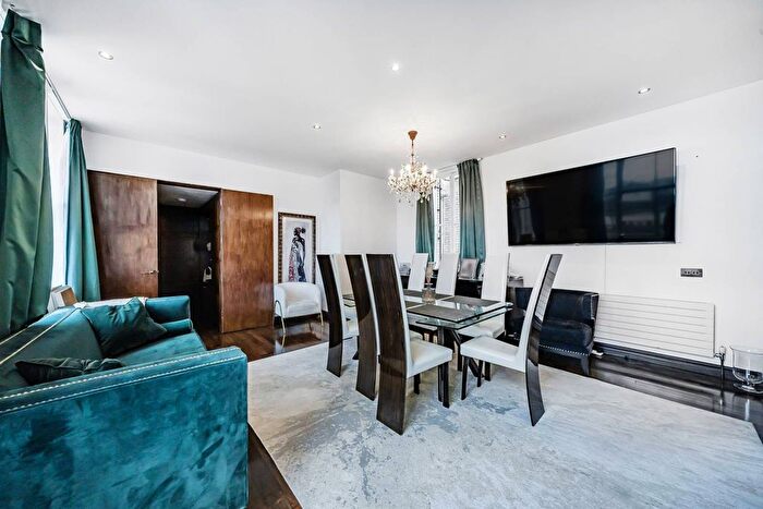 3 Bedroom Flat To Rent In Marloes Road, Kensington, London, W8