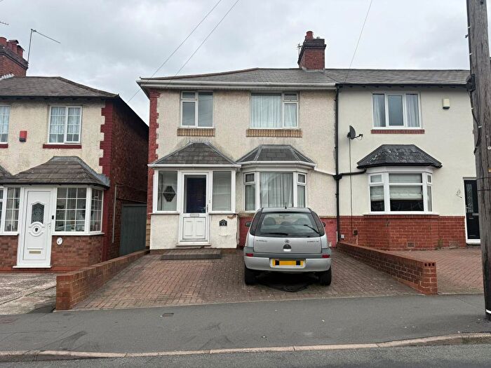 3 Bedroom Semi Detached House For Sale In Stanway Road, West Bromwich, West Midlands, B71