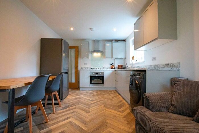 3 Bedroom Flat To Rent In Seymour Close, B29