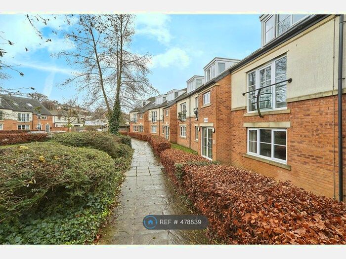 2 Bedroom Flat To Rent In Henconner Lane, Bramley, Leeds, LS13