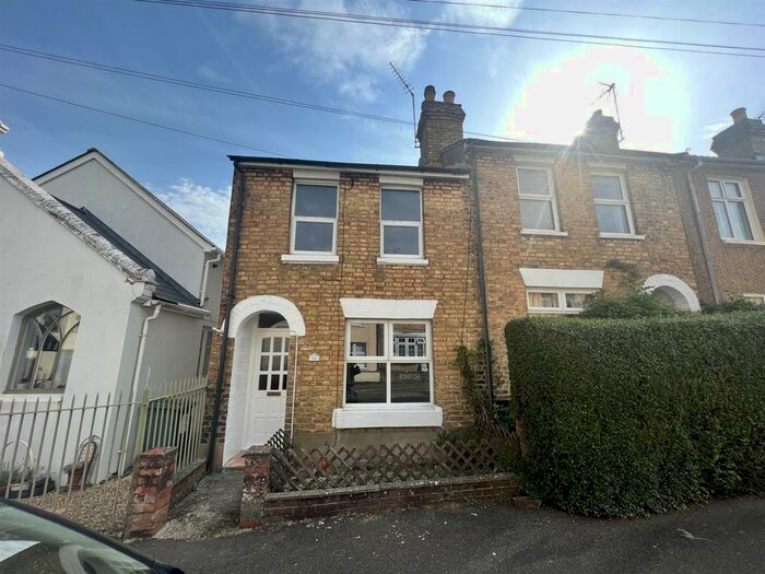 3 Bedroom End Of Terrace House To Rent In Greatness Road, Sevenoaks, Kent, TN14