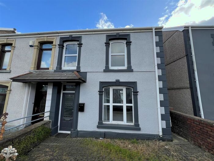 4 Bedroom Property To Rent In Alexandra Road, Gorseinon, Swansea, SA4
