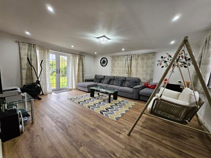 4 Bedroom Bungalow To Rent In Chapterhouse Road, LU4