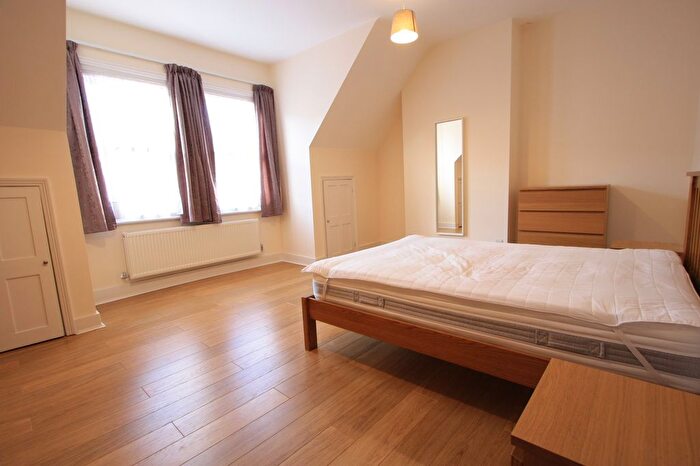 3 Bedroom Flat To Rent In Garden Close, New Malden, KT3