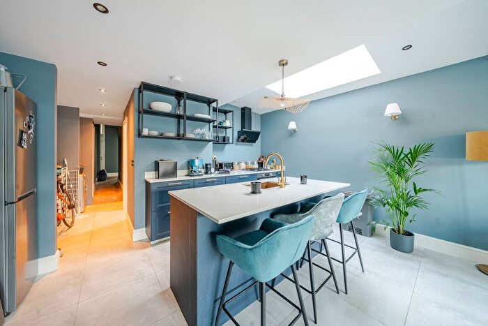 2 Bedroom Flat To Rent In Avondale Rise, Peckham Rye, London, SE15