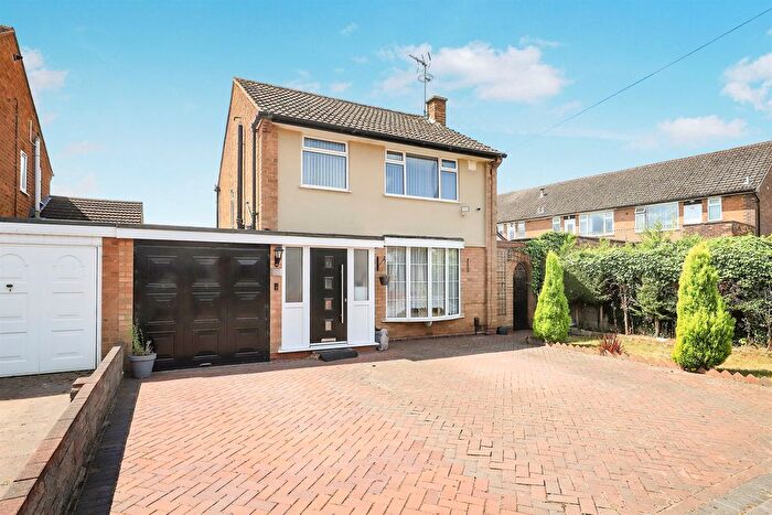 3 Bedroom Detached House For Sale In Milldale Road, Fordhouses, Wolverhampton, WV10