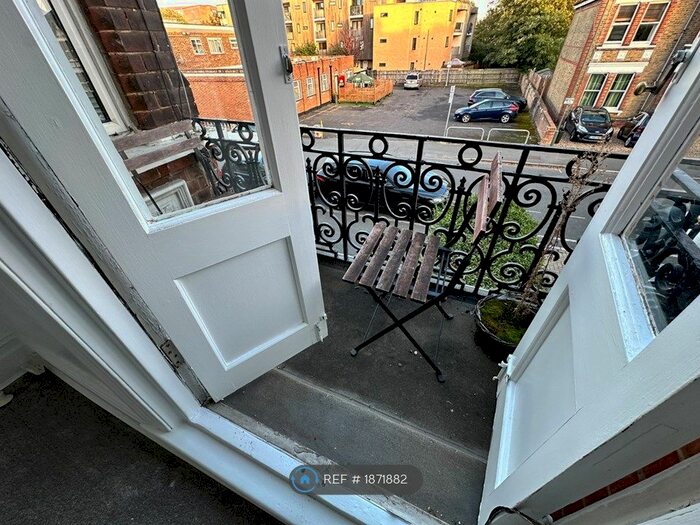 2 Bedroom Flat To Rent In Sidney Road, Beckenham, BR3