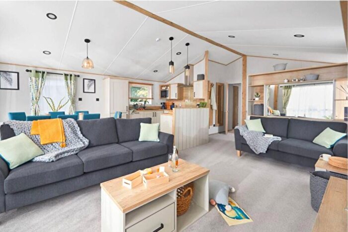 3 Bedroom Lodge For Sale In Gower, Oxwich, SA3