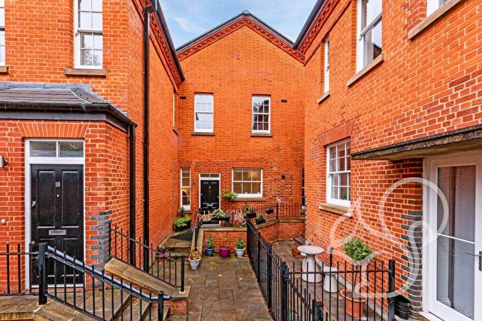 1 Bedroom Maisonette For Sale In Captain Gardens, Colchester, CO2