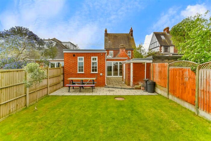 3 Bedroom Semi-Detached House For Sale In Forge Lane, Upchurch, Sittingbourne, Kent, ME9