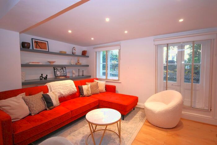 2 Bedroom Flat To Rent In Brixton Road, Brixton, SW9