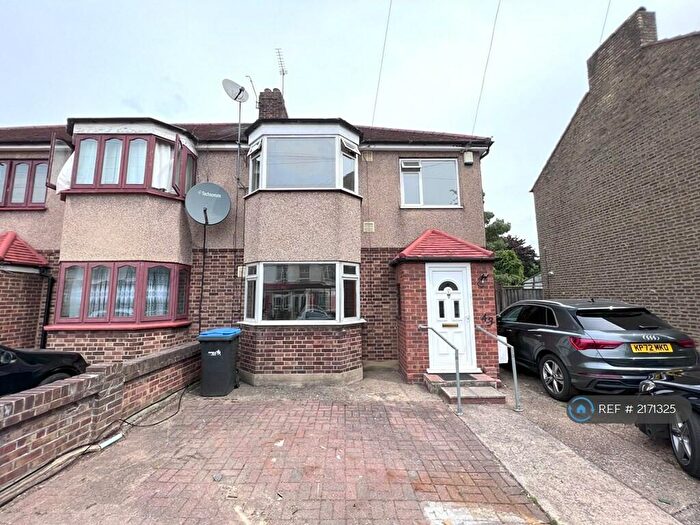 3 Bedroom Terraced House To Rent In Northfield Road, Enfield, EN3