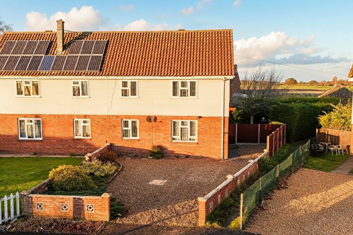 3 Bedroom Semi-Detached House For Sale In Greenways, Bunwell, Norwich, NR16