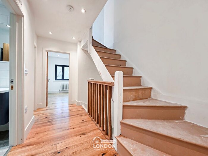 4 Bedroom Semi Detached House For Sale In Sevenoaks Way, Orpington, BR5