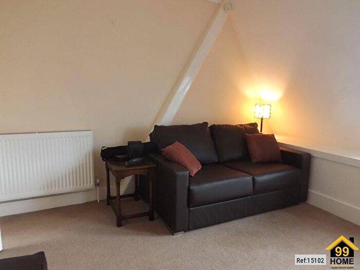 1 Bedroom Flat To Rent In Wellington Road, Hampton Hil, Middlesex, TW12