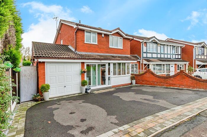 3 Bedroom Detached House For Sale In The Parkway, Walsall, WS4