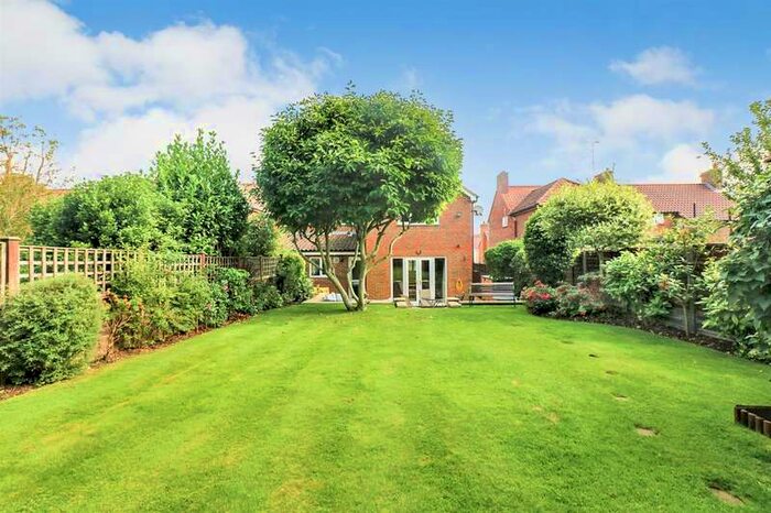 4 Bedroom Semi-Detached House For Sale In London Road Welwyn, AL6