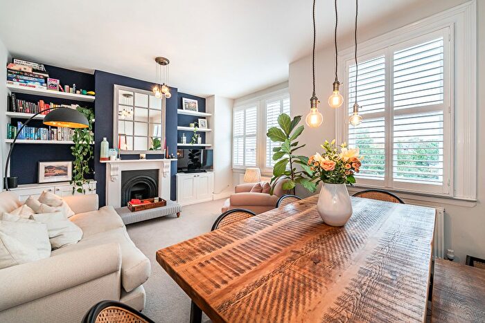 3 Bedroom Maisonette For Sale In Charlmont Road, London, SW17