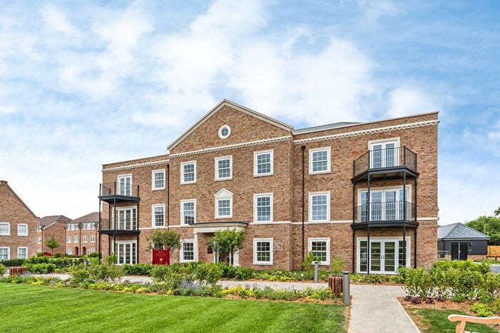 2 Bedroom Flat For Sale In Leighwood Fields, Cranleigh, Surrey, GU6