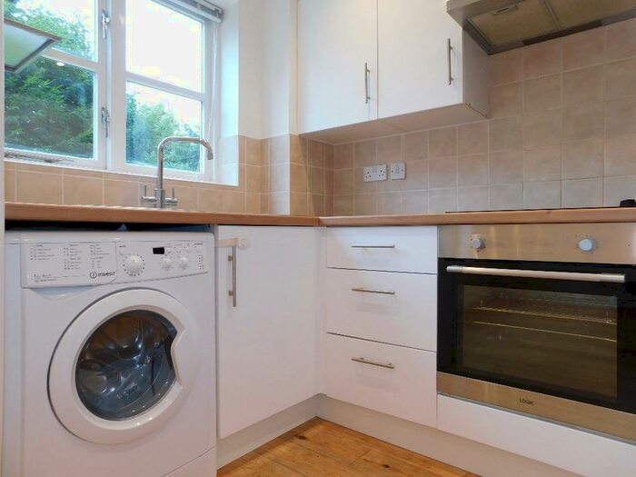 2 Bedroom Ground Flat To Rent In Henry Close, London, EN2