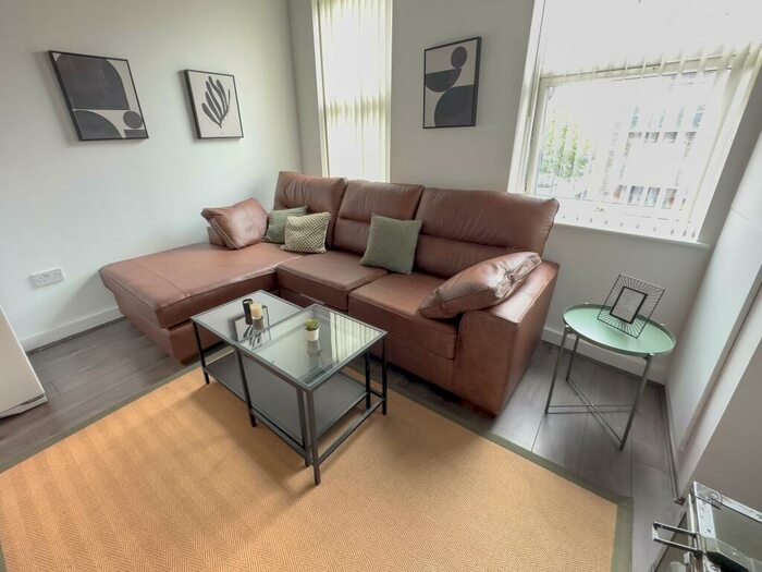 5 Bedroom Terraced House To Rent In Kensington, L7