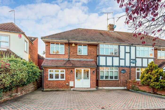 5 Bedroom Semi-Detached House To Rent In Lyndhurst Rise, Chigwell IG7