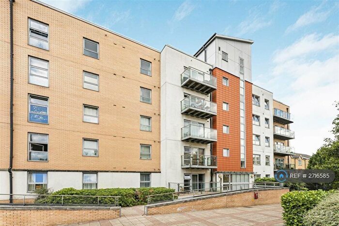 2 Bedroom Flat To Rent In Queen Mary Avenue, London, E18