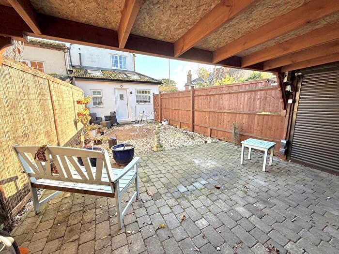 2 Bedroom Cottage For Sale In High Street, Toddington, LU5