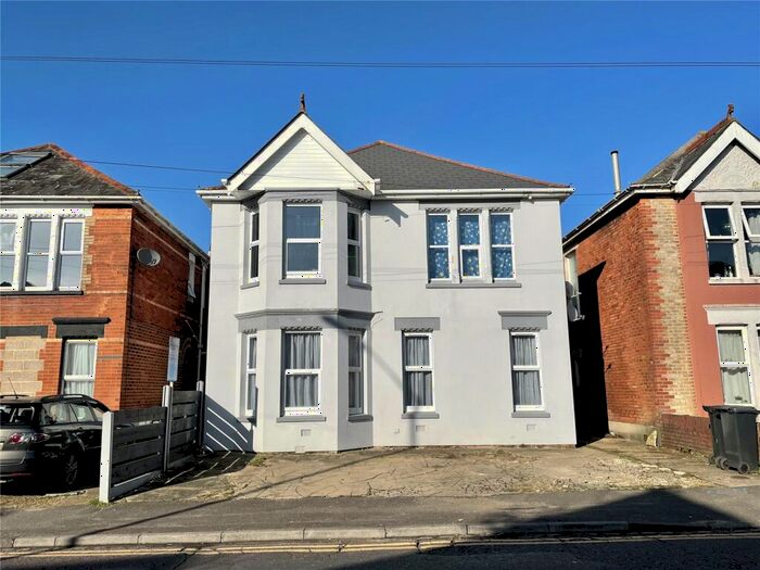 2 Bedroom Apartment To Rent In Alma Road, Bournemouth, BH9