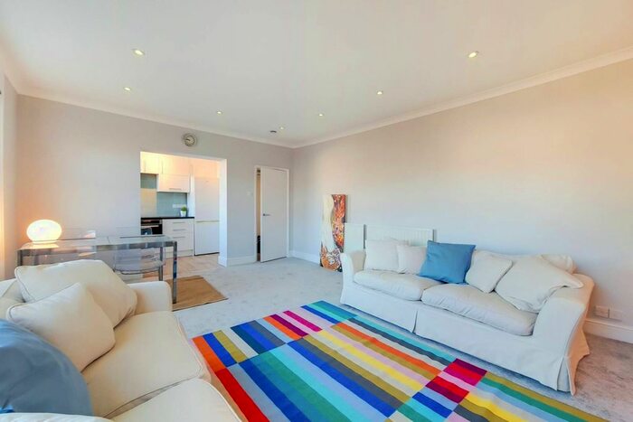 2 Bedroom Flat To Rent In Clapham Road, Clapham, London, SW9