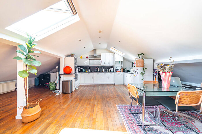 3 Bedroom Apartment To Rent In Brondesbury Villas, Queen's Park, NW6