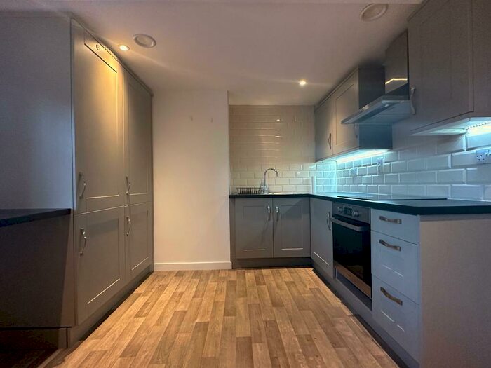 2 Bedroom Flat To Rent In Birmingham Road, Warwick, CV34