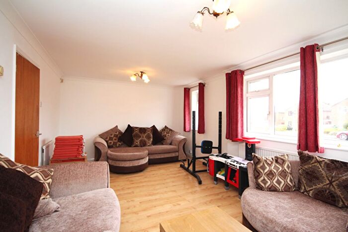 4 Bedroom Detached House To Rent In Old Bedford Road, Luton, LU2