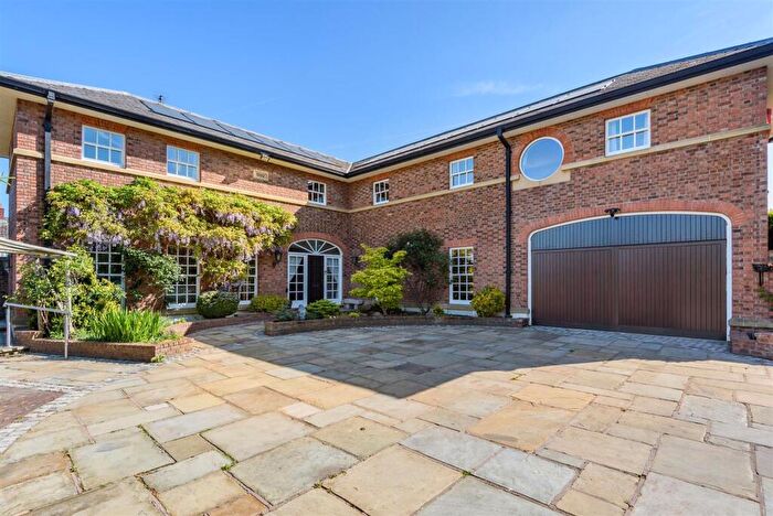 4 Bedroom House For Sale In Crewe Road, Nantwich, CW5