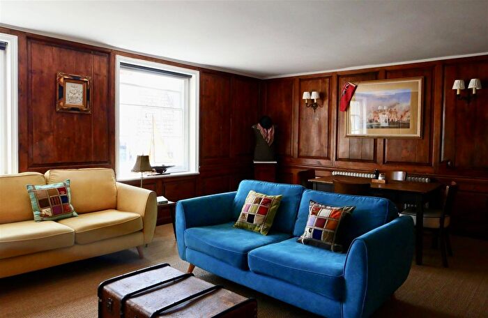 2 Bedroom Maisonette For Sale In High Street, Old Town, Hastings, TN34