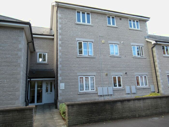 2 Bedroom Flat To Rent In Strode Road, Street, BA16