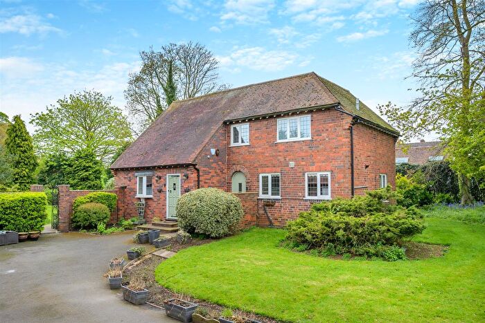 3 Bedroom Detached House For Sale In Weeford Road, Four Oaks, Sutton Coldfield, B75