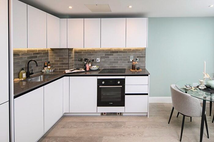 1 Bedroom Apartment For Sale In Stoke Gardens, Slough, SL1