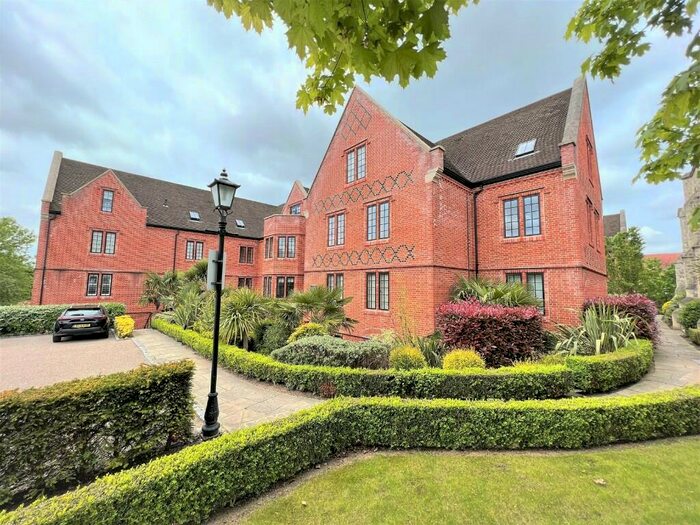2 Bedroom Apartment To Rent In Albert Court, Warley, Brentwood, CM14